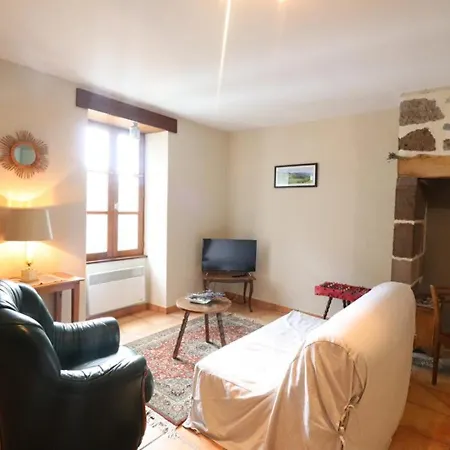 Maison Renovee Au Coeur Des Volcans D'auvergne, 4 Pers, Terrasse, Jardin, Proche Commerces - Fr-1-742-112 בית נופש *