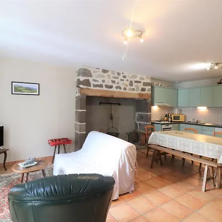 Nyaraló Maison Renovee Au Coeur Des Volcans D'auvergne, 4 Pers, Terrasse, Jardin, Proche Commerces - Fr-1-742-112 *