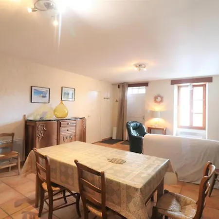 בית נופש Maison Renovee Au Coeur Des Volcans D'auvergne, 4 Pers, Terrasse, Jardin, Proche Commerces - Fr-1-742-112
