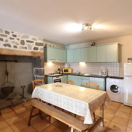 Maison Renovee Au Coeur Des Volcans D'auvergne, 4 Pers, Terrasse, Jardin, Proche Commerces - Fr-1-742-112 בית נופש *